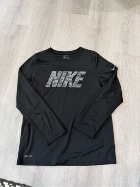 Boys youth Nike long sleeve Dri Fit size large